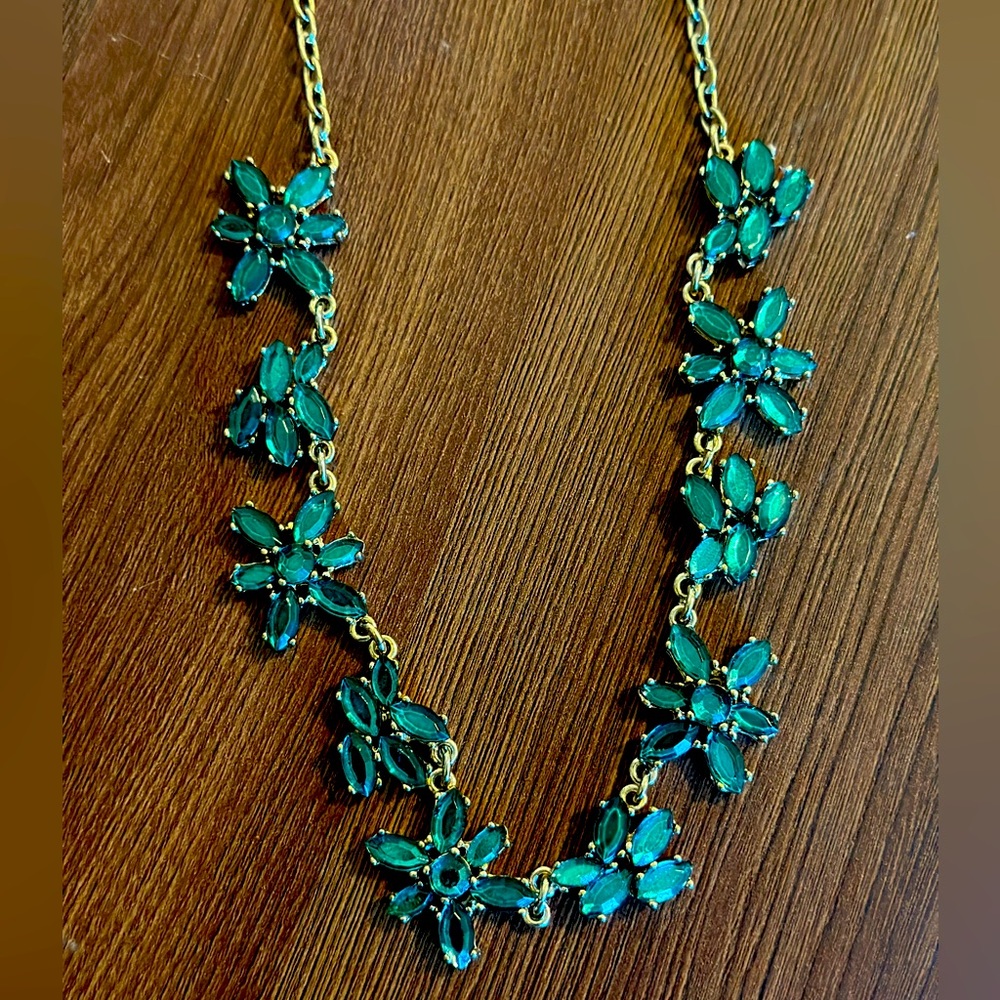 Elegant Floral Green Necklace